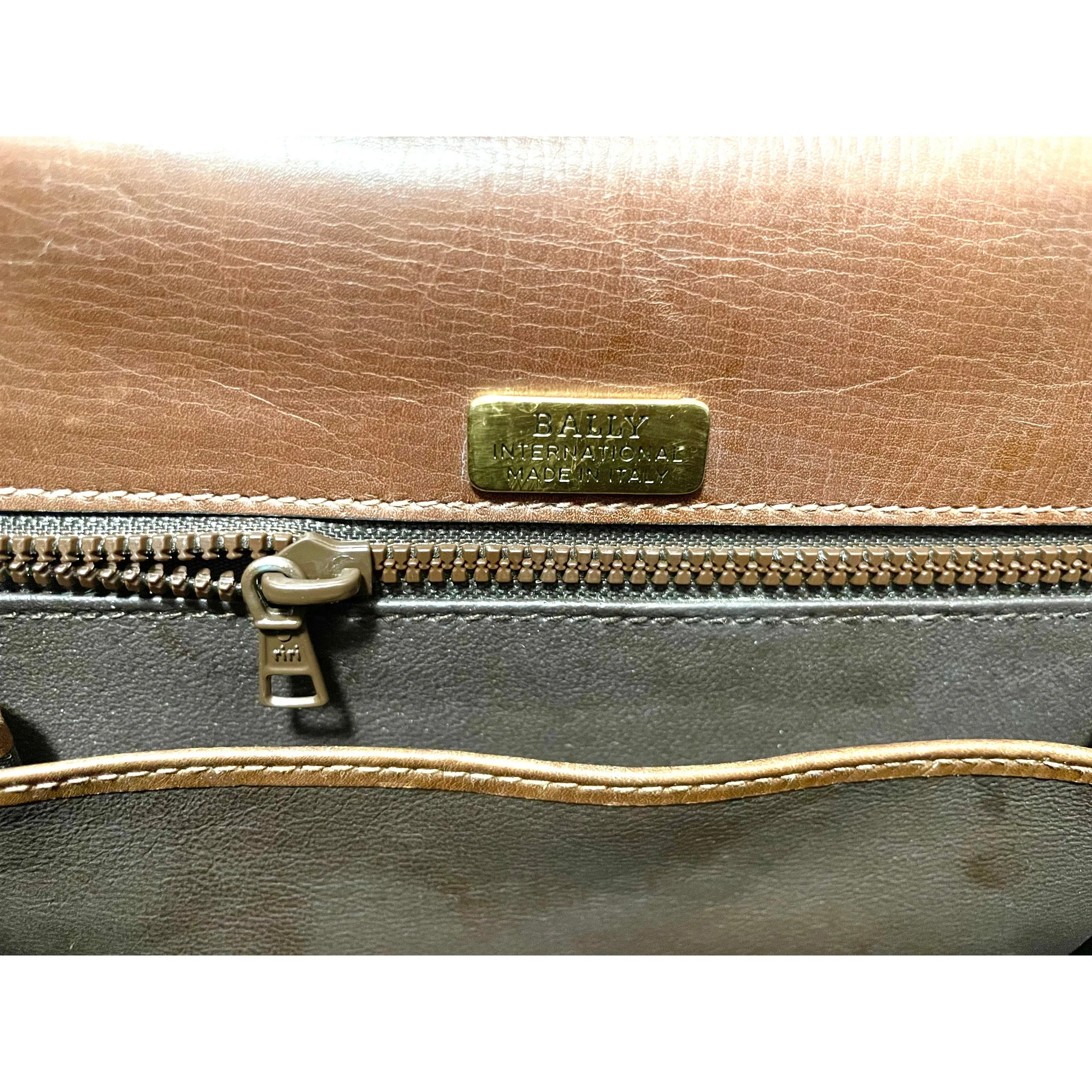 80's vintage BALLY brown boxcalf leather kelly bag with gold tone hardware closure. Classic masterpiece handbag. 060118ya