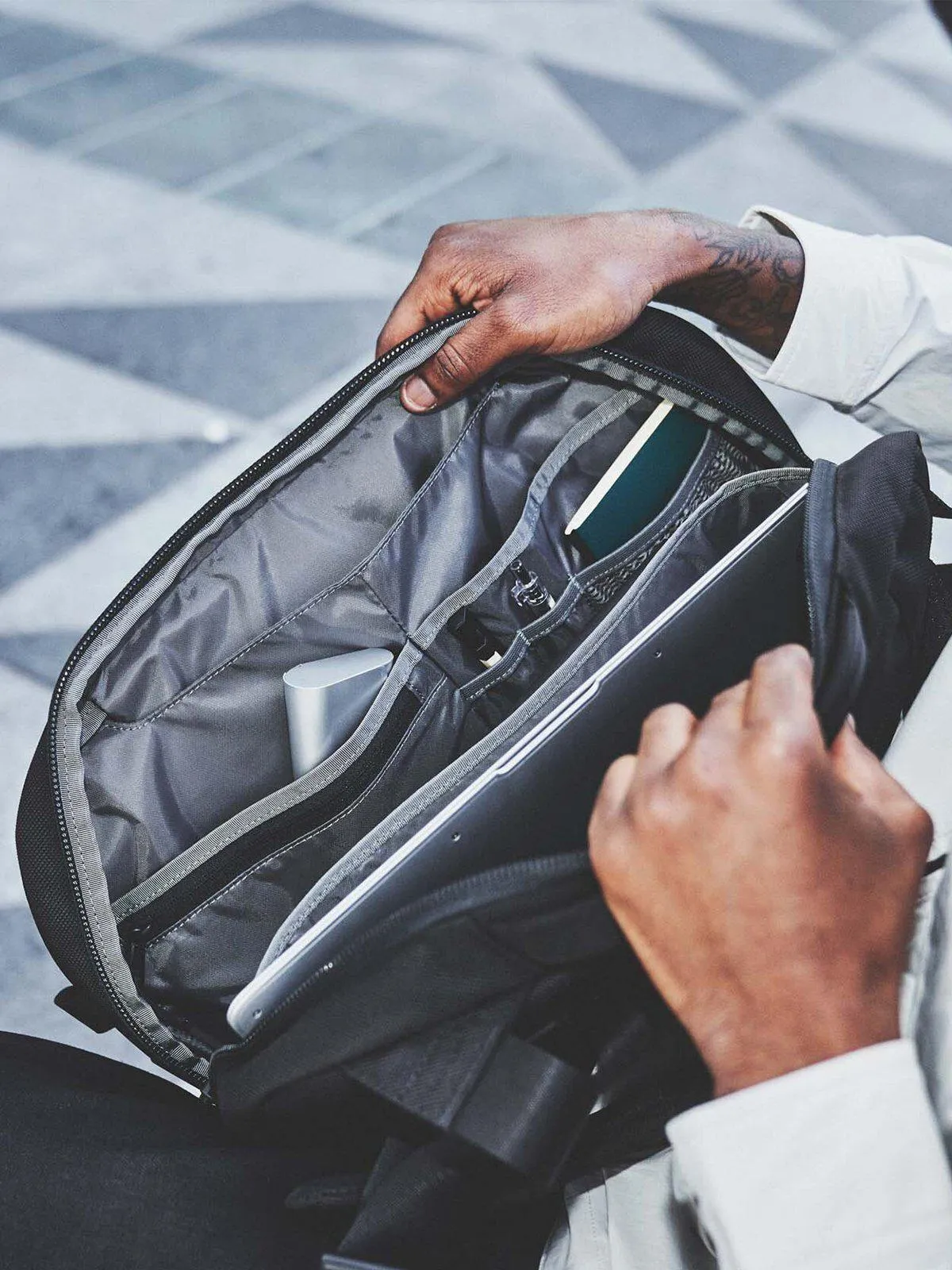 AER Travel Sling 2 Black