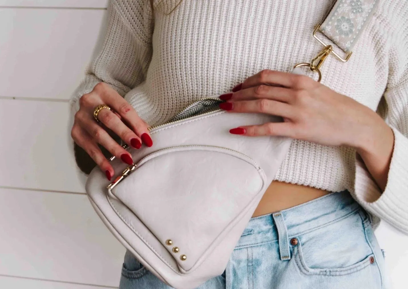 Austin Sling Bag