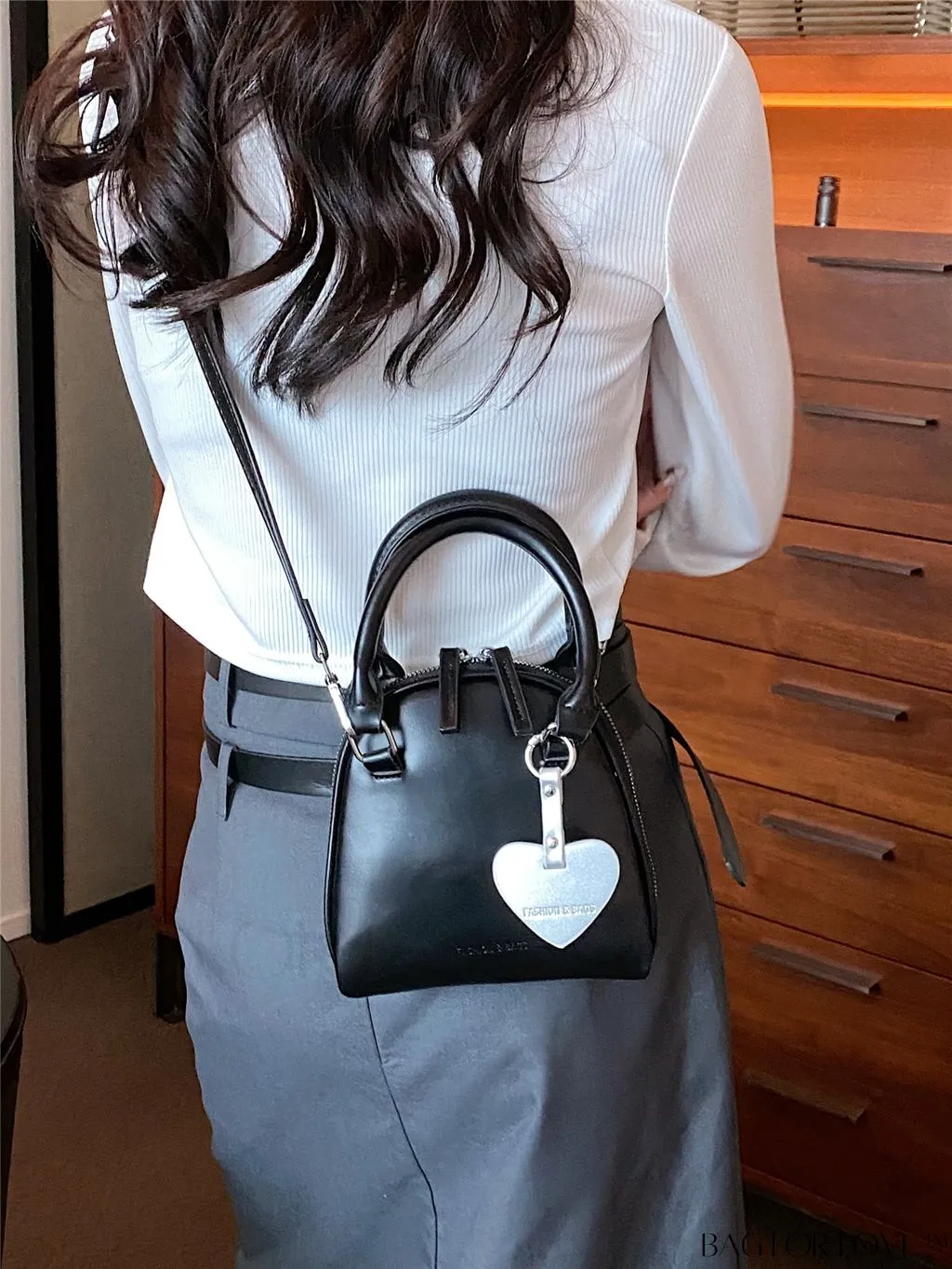 BagForLove - Chic and Versatile Mini Shell-Shaped Handbag with Double Handles