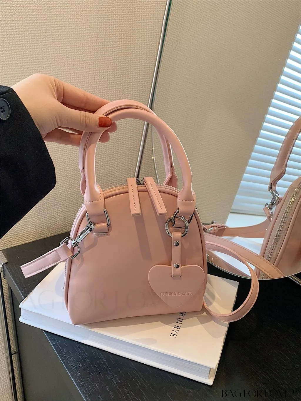 BagForLove - Chic and Versatile Mini Shell-Shaped Handbag with Double Handles