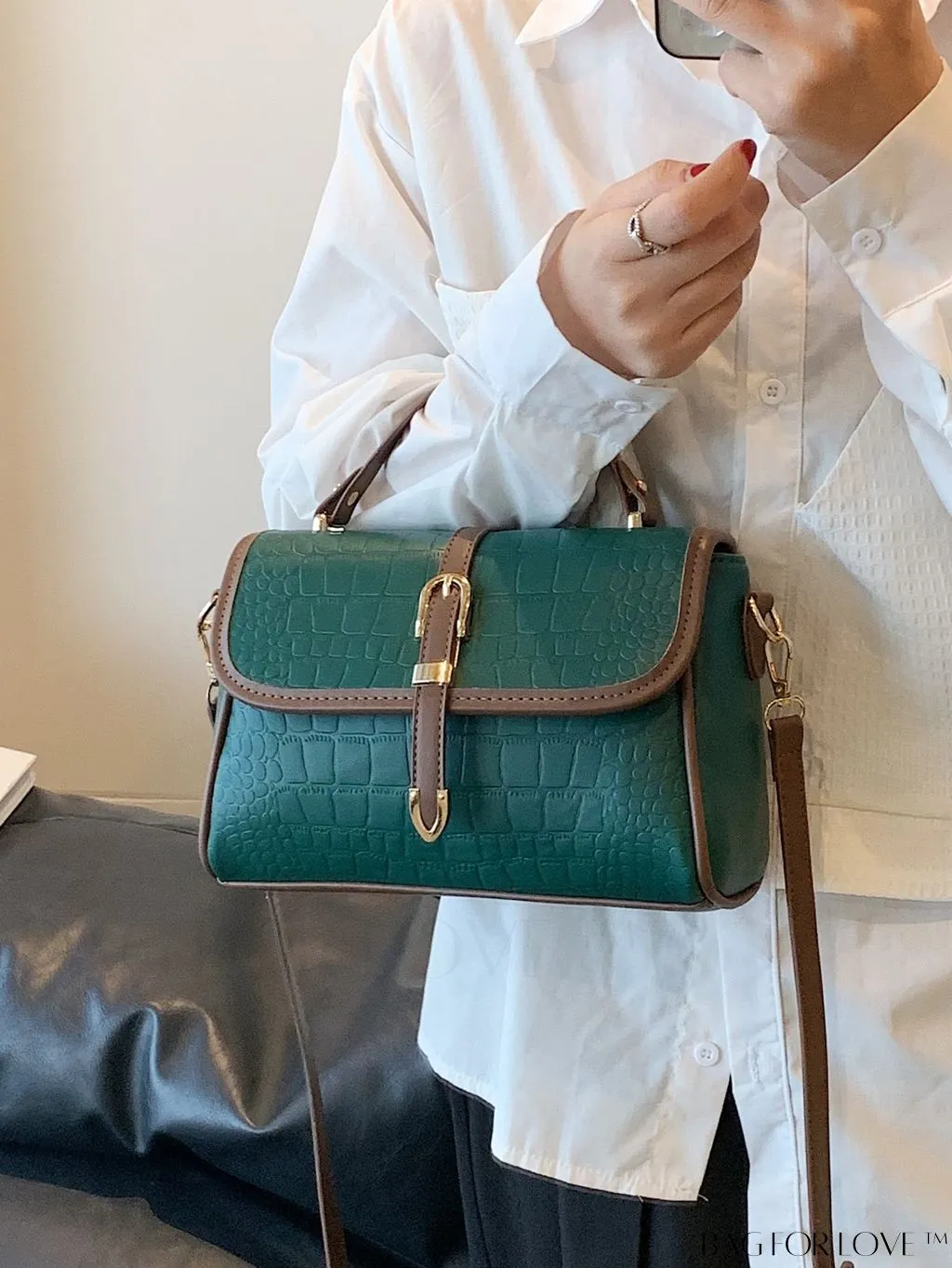 BagForLove - Chic Crocodile Pattern Crossbody Handbag - Perfect for Stylish Businesswomen