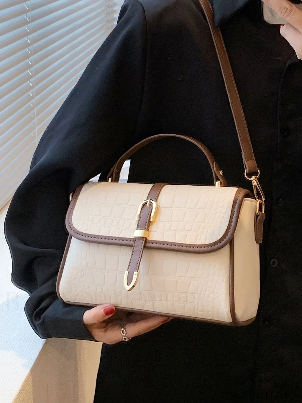BagForLove - Chic Crocodile Pattern Crossbody Handbag - Perfect for Stylish Businesswomen