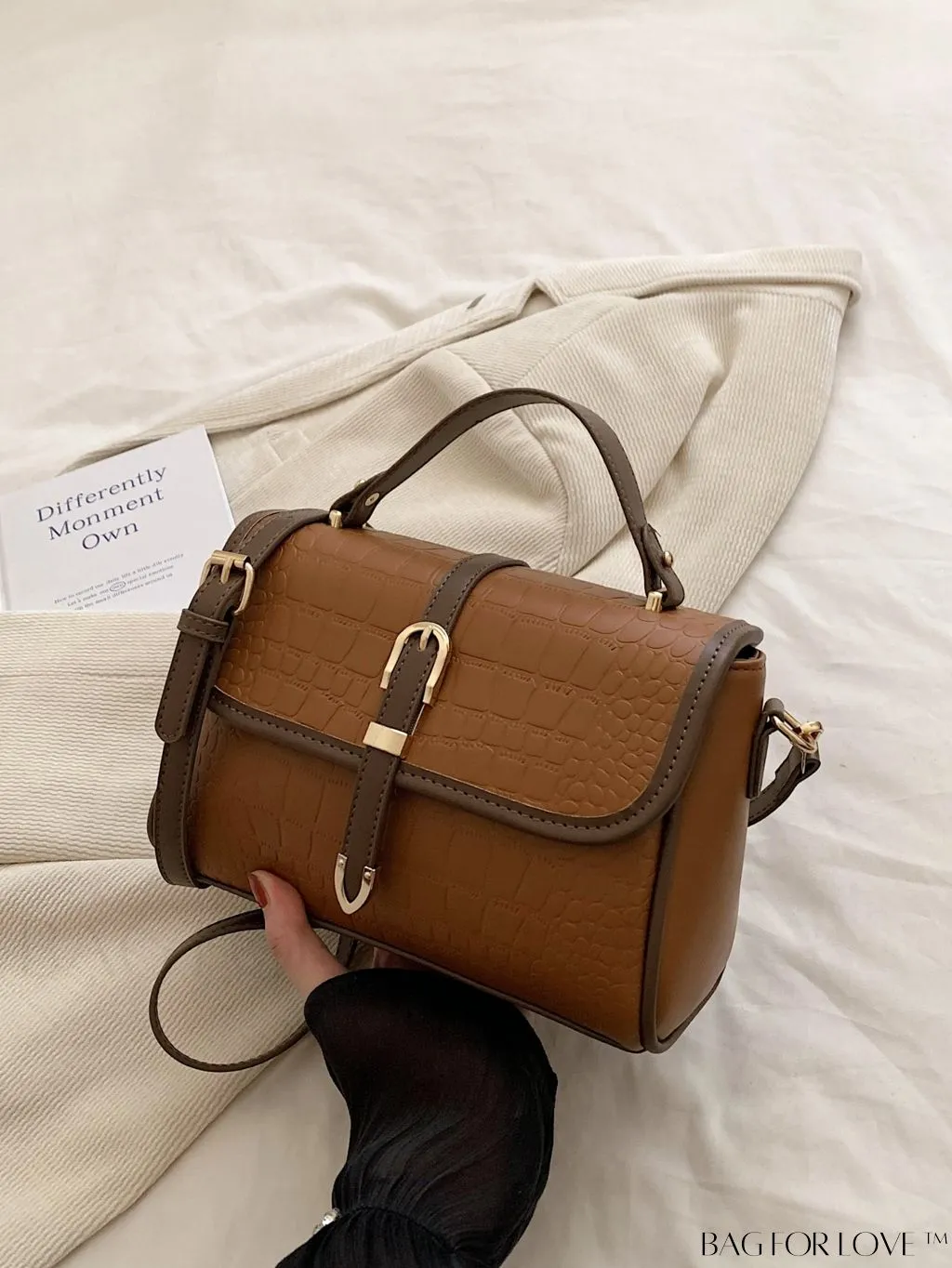 BagForLove - Chic Crocodile Pattern Crossbody Handbag - Perfect for Stylish Businesswomen