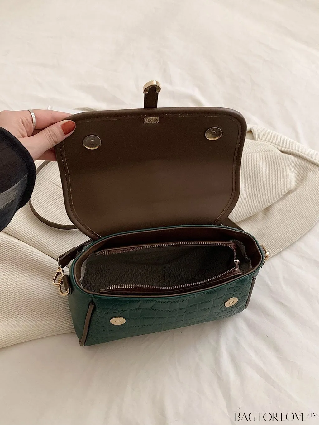 BagForLove - Chic Crocodile Pattern Crossbody Handbag - Perfect for Stylish Businesswomen