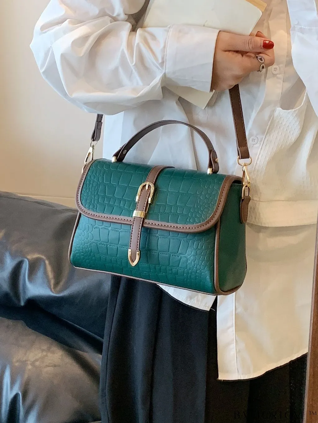 BagForLove - Chic Crocodile Pattern Crossbody Handbag - Perfect for Stylish Businesswomen