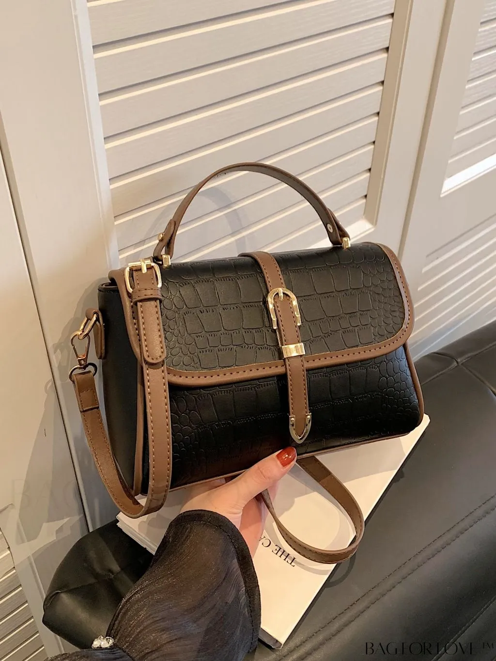 BagForLove - Chic Crocodile Pattern Crossbody Handbag - Perfect for Stylish Businesswomen