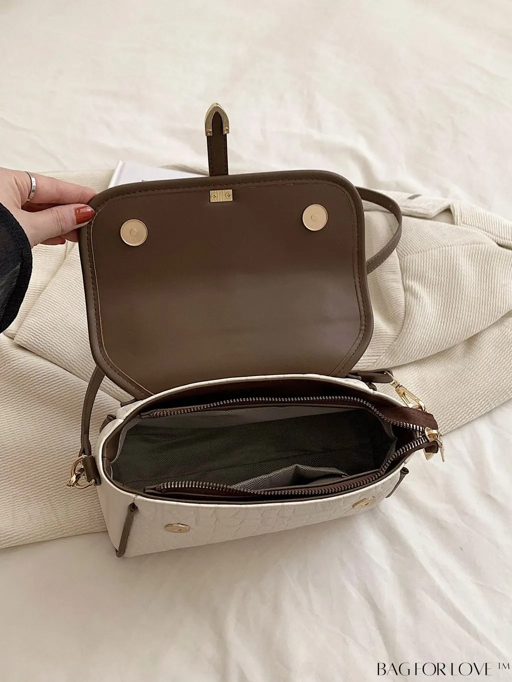 BagForLove - Chic Crocodile Pattern Crossbody Handbag - Perfect for Stylish Businesswomen