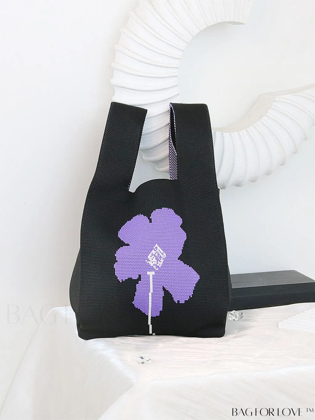 BagForLove - Chic Heart-shaped Contrast Tote: Fashionable Knitted Bag with a Pop of Color