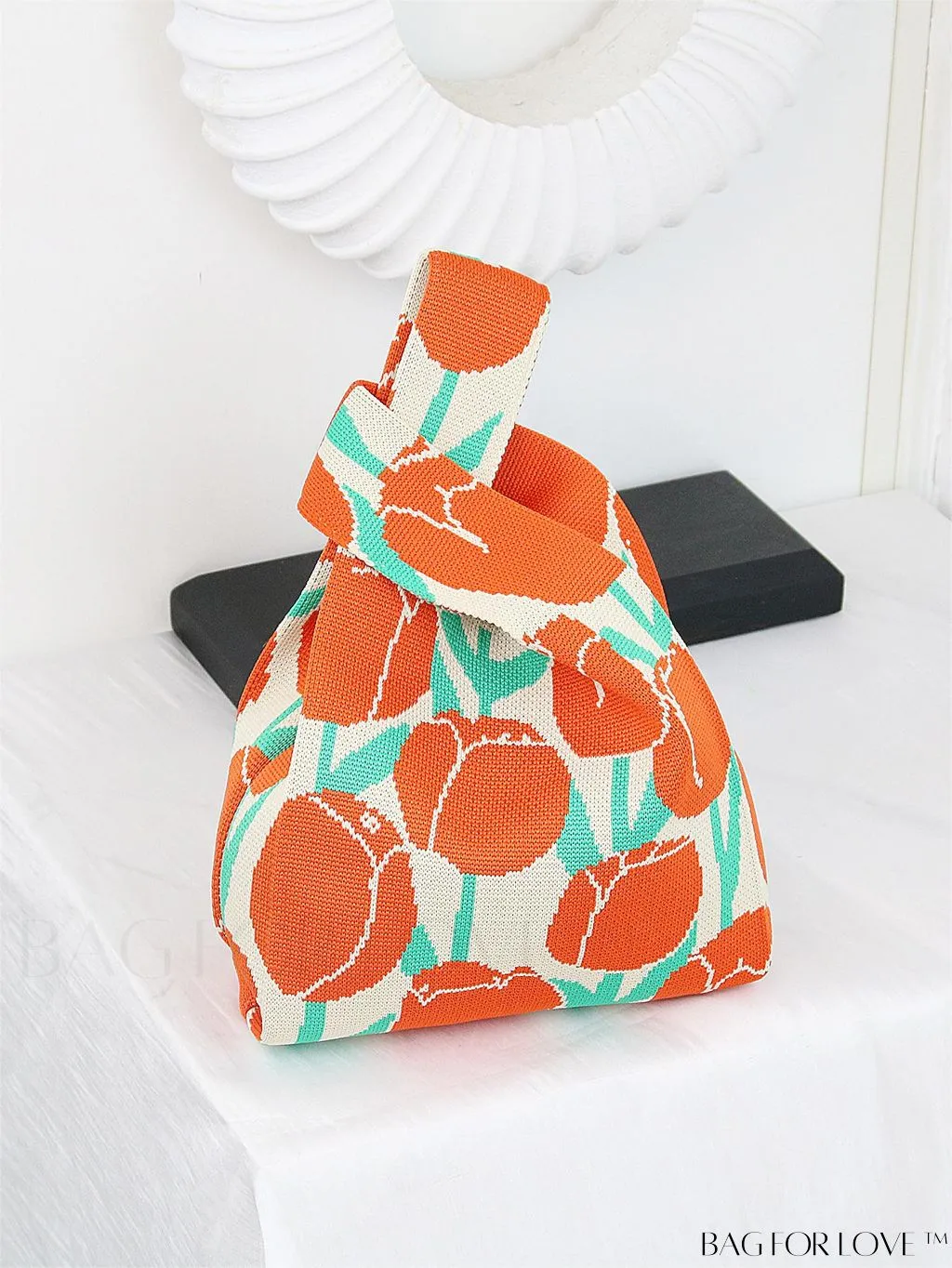 BagForLove - Chic Heart-shaped Contrast Tote: Fashionable Knitted Bag with a Pop of Color