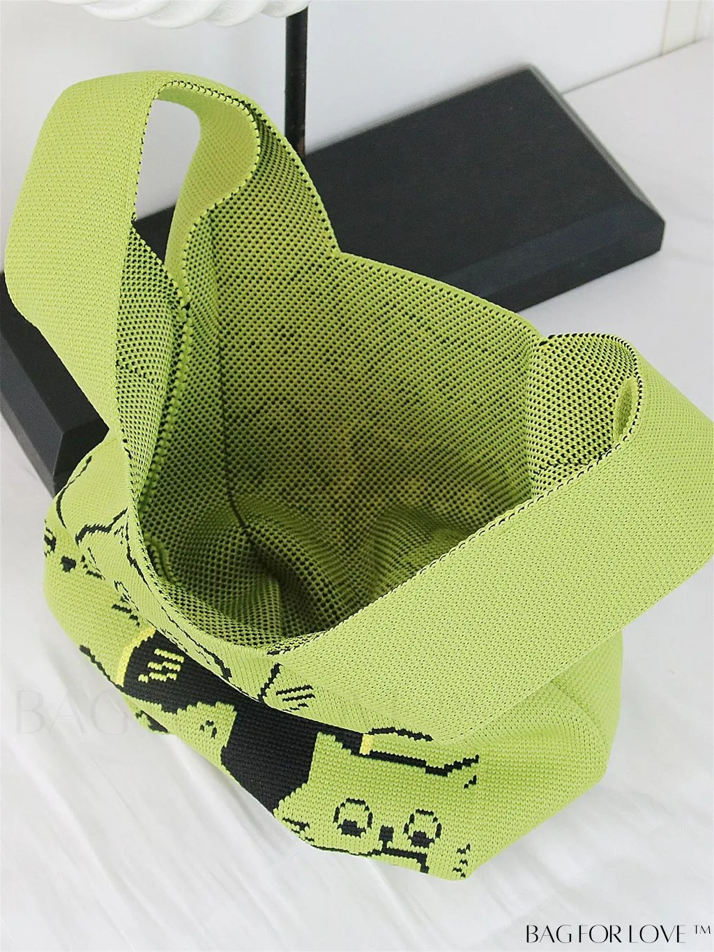 BagForLove - Chic Heart-shaped Contrast Tote: Fashionable Knitted Bag with a Pop of Color