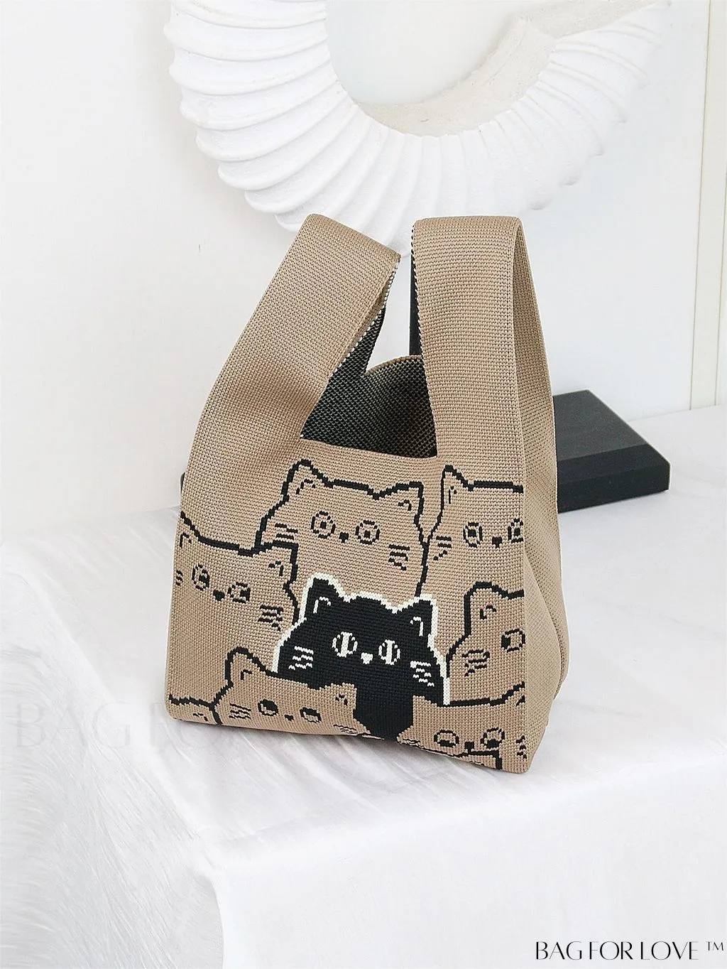 BagForLove - Chic Heart-shaped Contrast Tote: Fashionable Knitted Bag with a Pop of Color