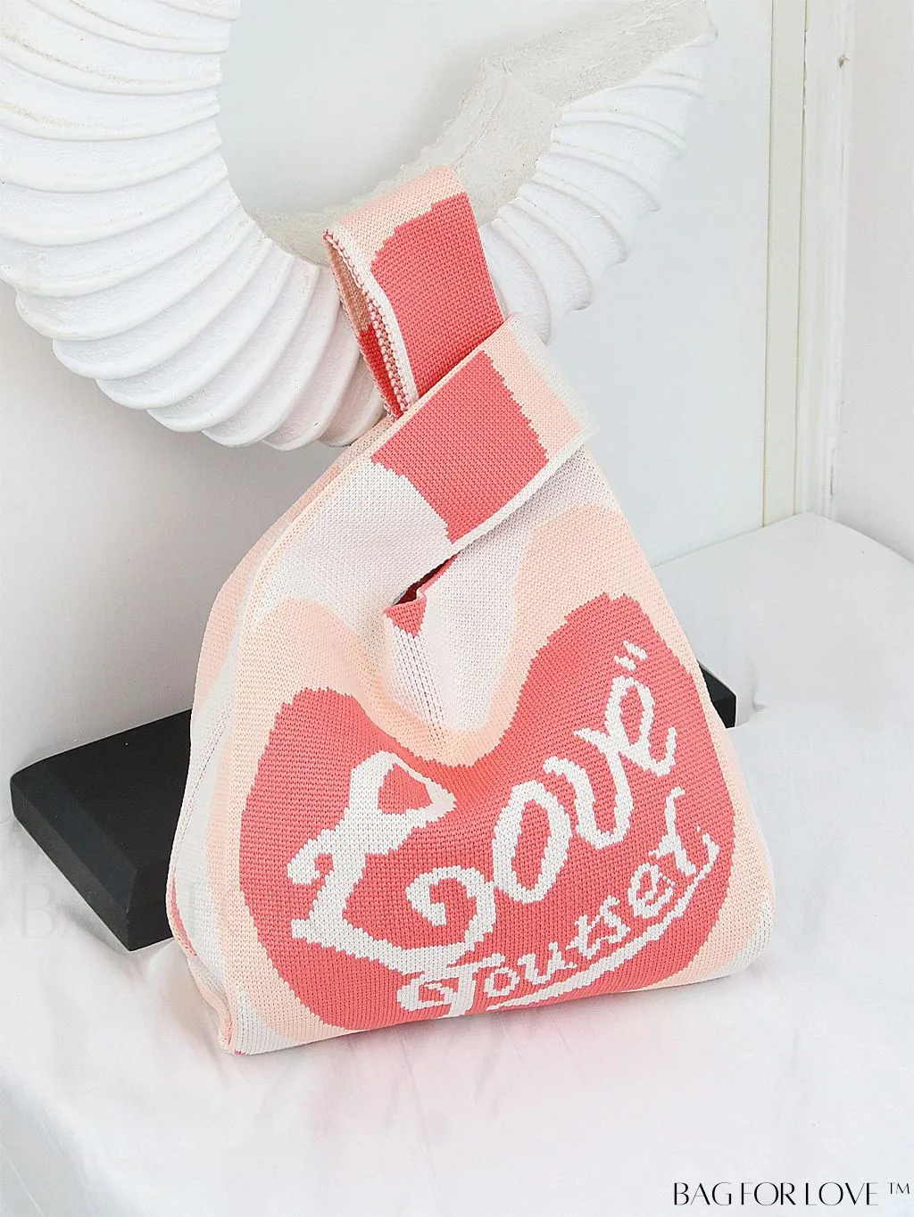 BagForLove - Chic Heart-shaped Contrast Tote: Fashionable Knitted Bag with a Pop of Color