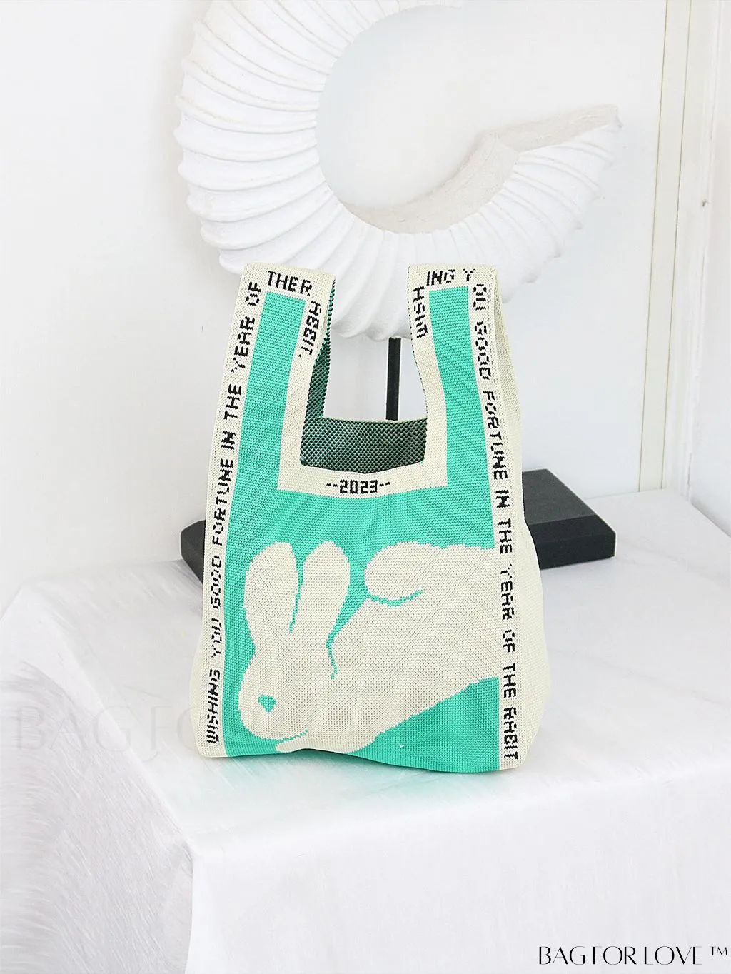 BagForLove - Chic Heart-shaped Contrast Tote: Fashionable Knitted Bag with a Pop of Color