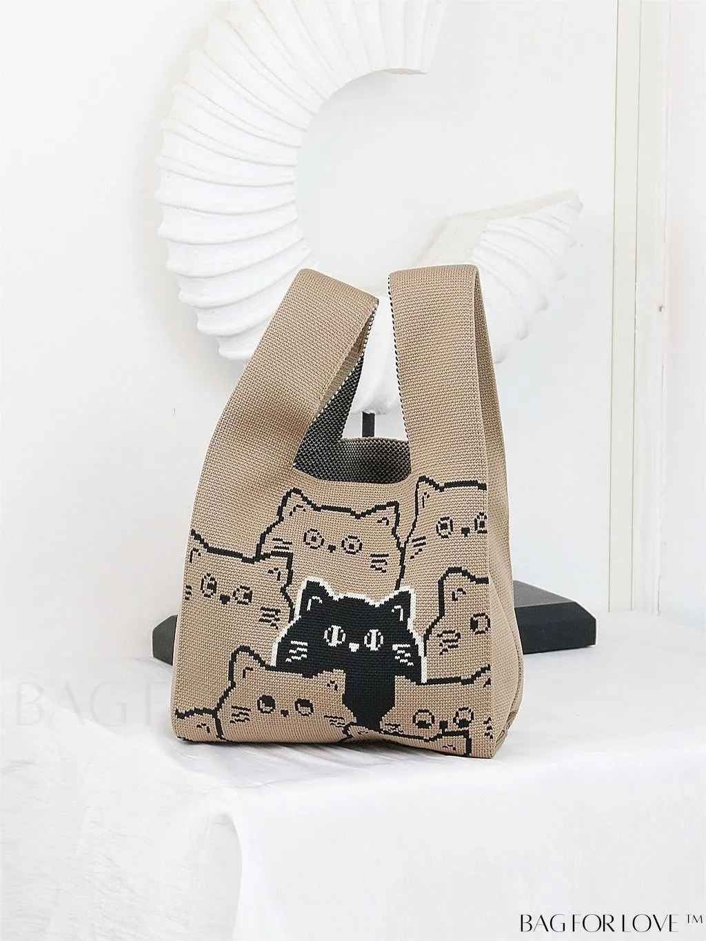 BagForLove - Chic Heart-shaped Contrast Tote: Fashionable Knitted Bag with a Pop of Color