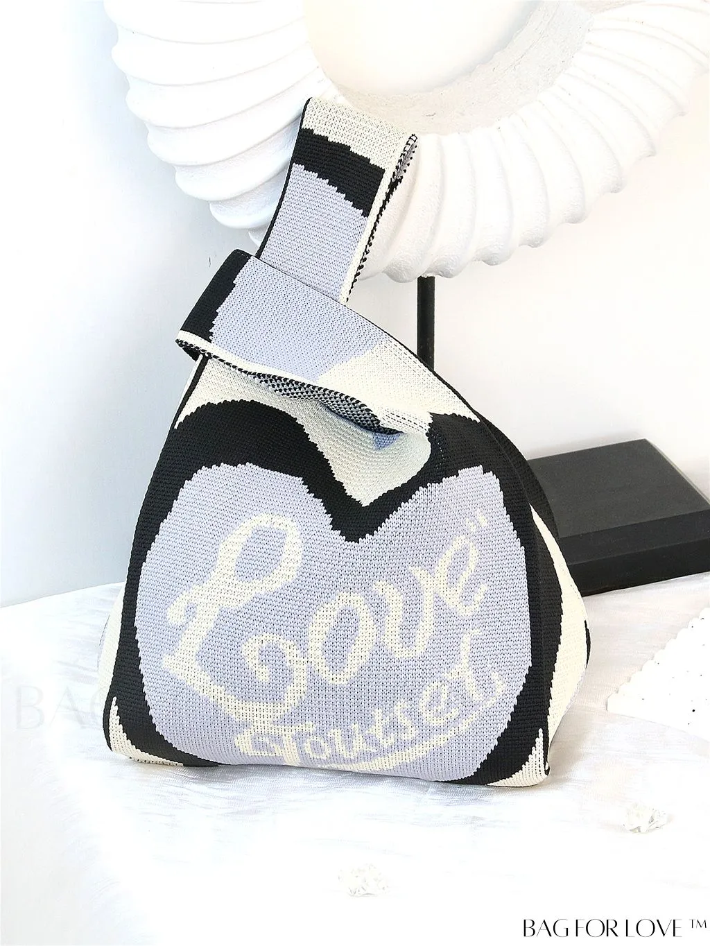 BagForLove - Chic Heart-shaped Contrast Tote: Fashionable Knitted Bag with a Pop of Color