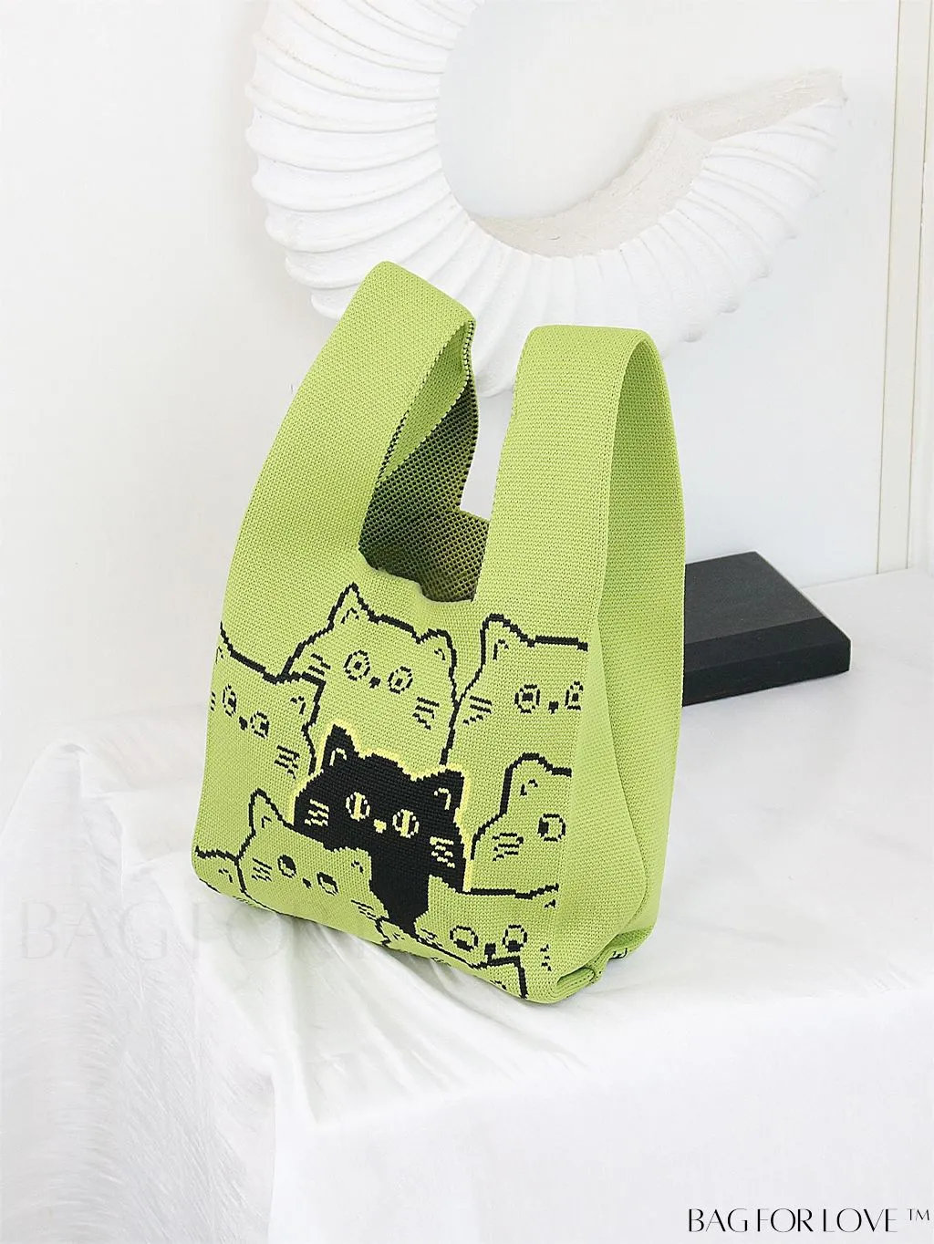 BagForLove - Chic Heart-shaped Contrast Tote: Fashionable Knitted Bag with a Pop of Color