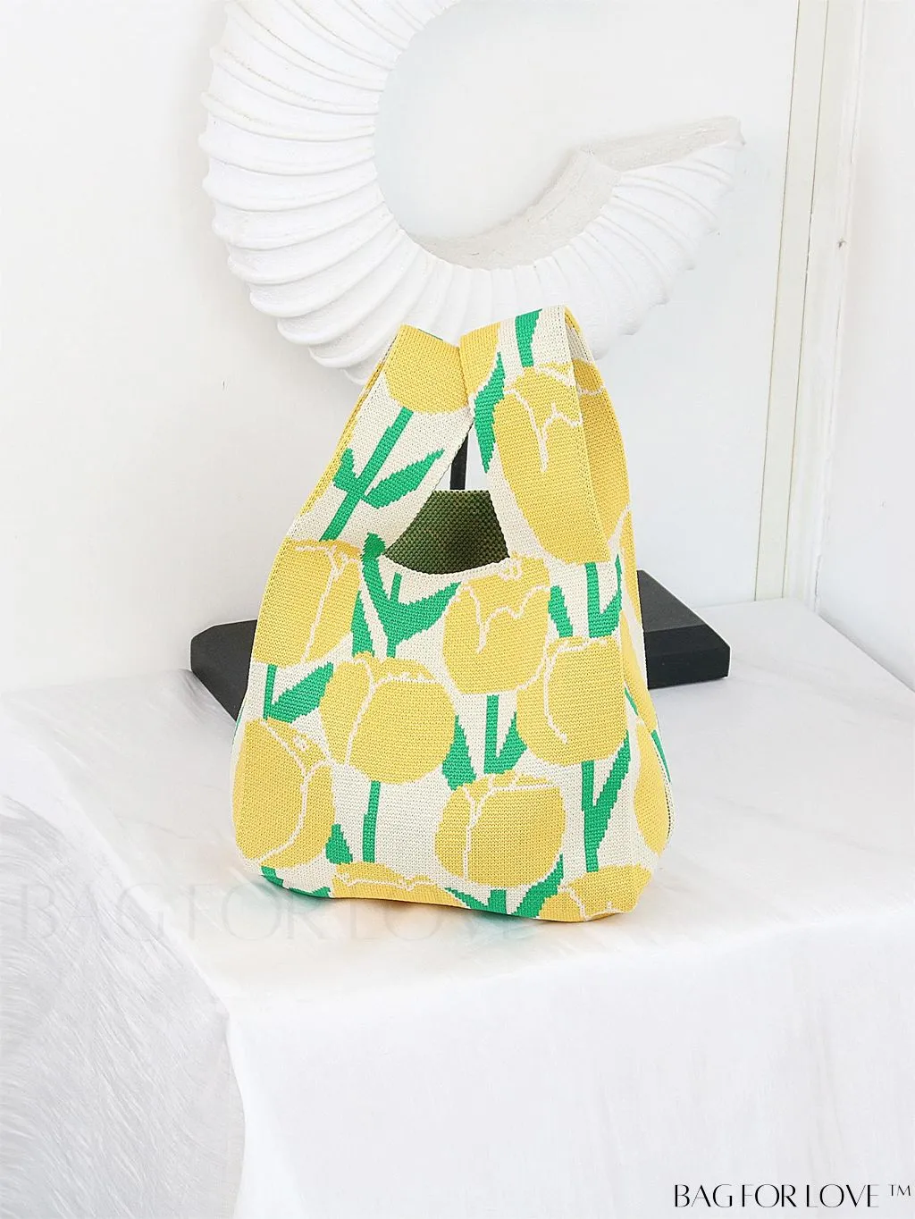 BagForLove - Chic Heart-shaped Contrast Tote: Fashionable Knitted Bag with a Pop of Color
