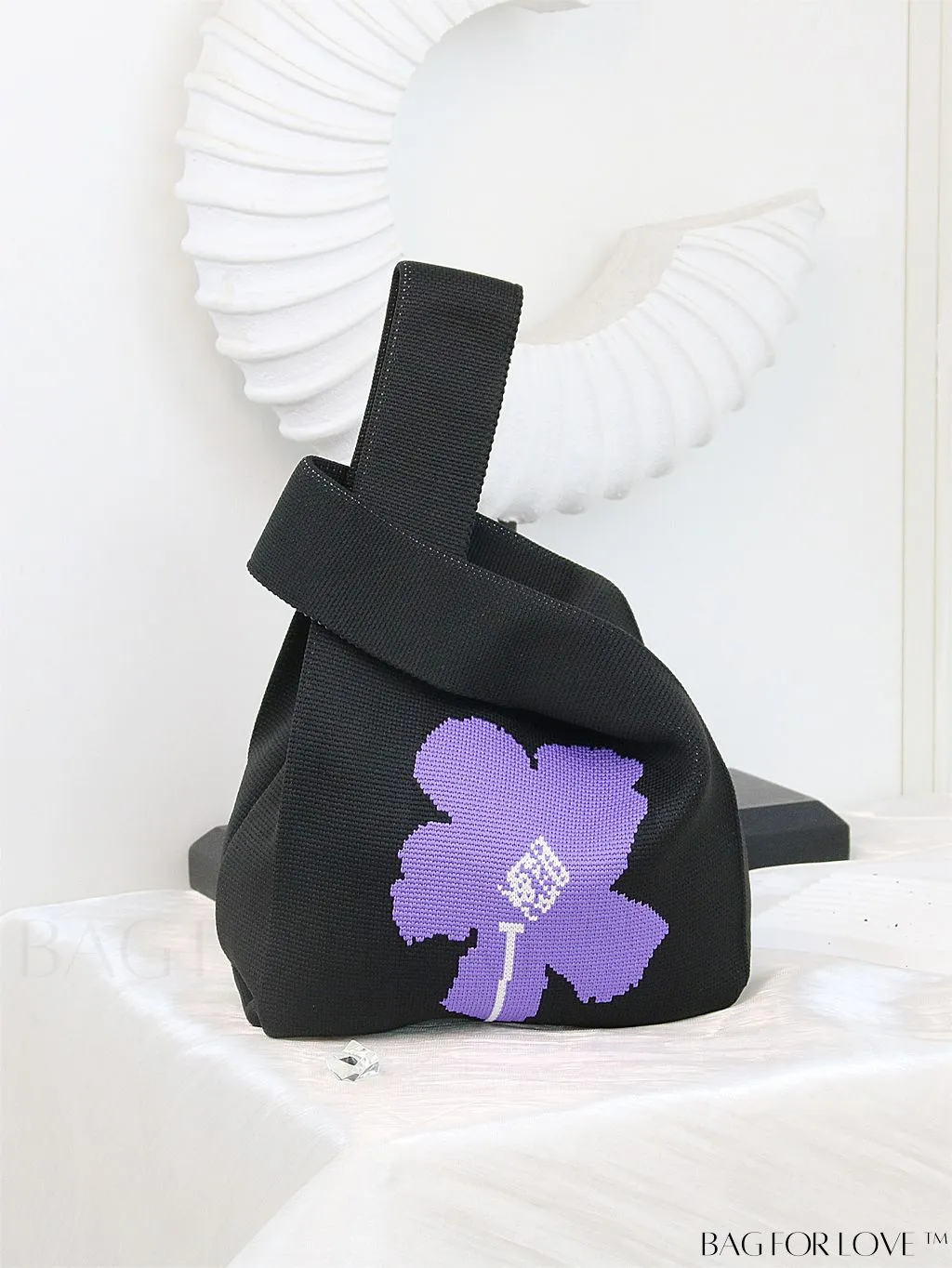 BagForLove - Chic Heart-shaped Contrast Tote: Fashionable Knitted Bag with a Pop of Color