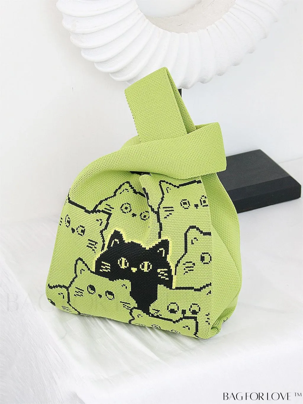 BagForLove - Chic Heart-shaped Contrast Tote: Fashionable Knitted Bag with a Pop of Color