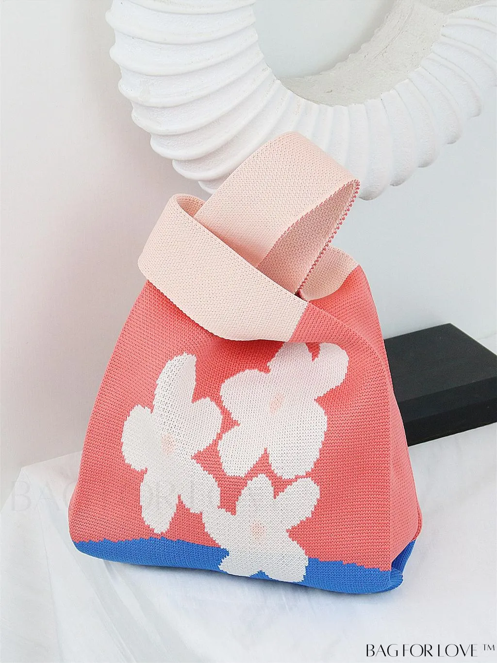BagForLove - Chic Heart-shaped Contrast Tote: Fashionable Knitted Bag with a Pop of Color