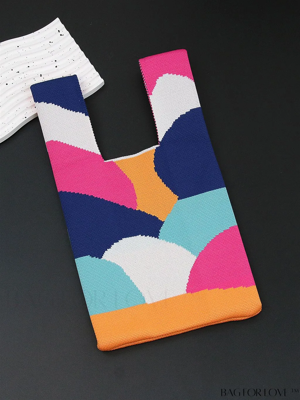 BagForLove - Chic Heart-shaped Contrast Tote: Fashionable Knitted Bag with a Pop of Color