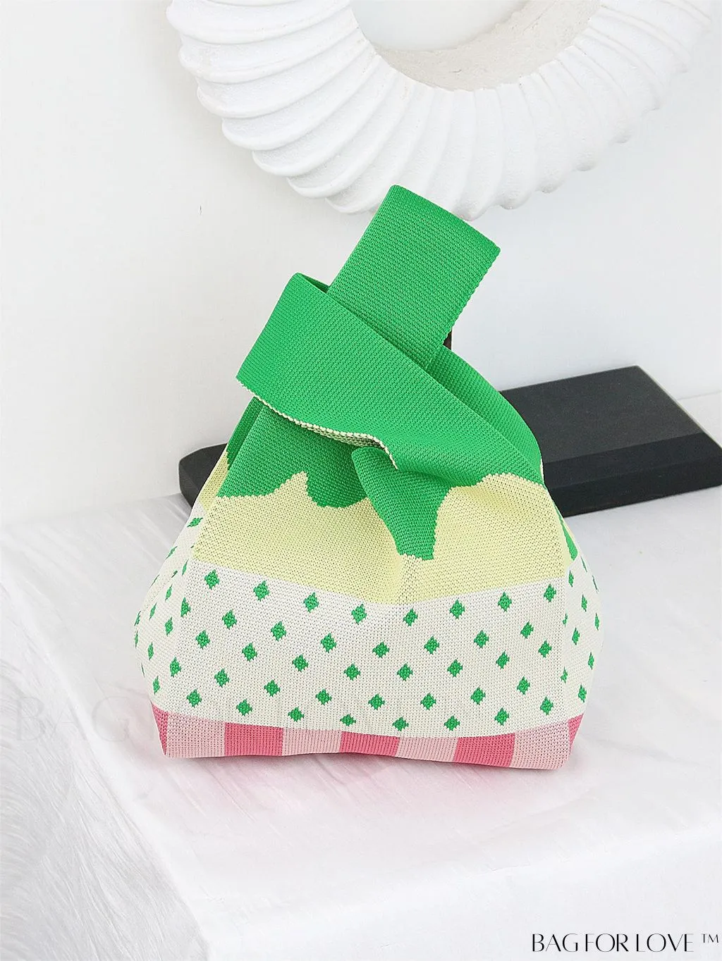 BagForLove - Chic Heart-shaped Contrast Tote: Fashionable Knitted Bag with a Pop of Color