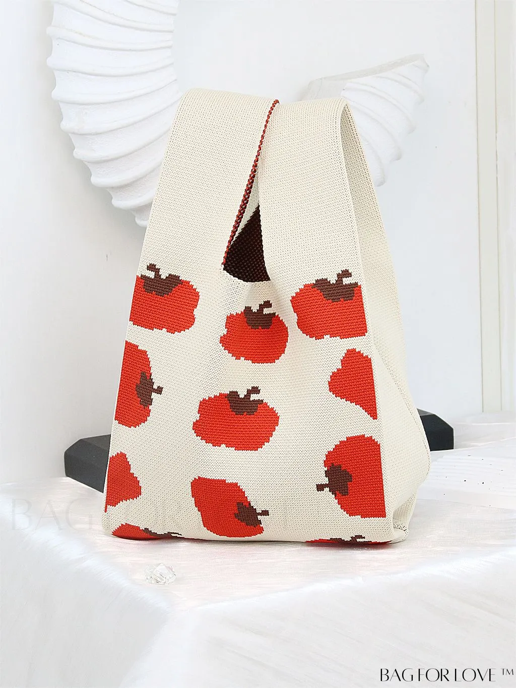 BagForLove - Chic Heart-shaped Contrast Tote: Fashionable Knitted Bag with a Pop of Color