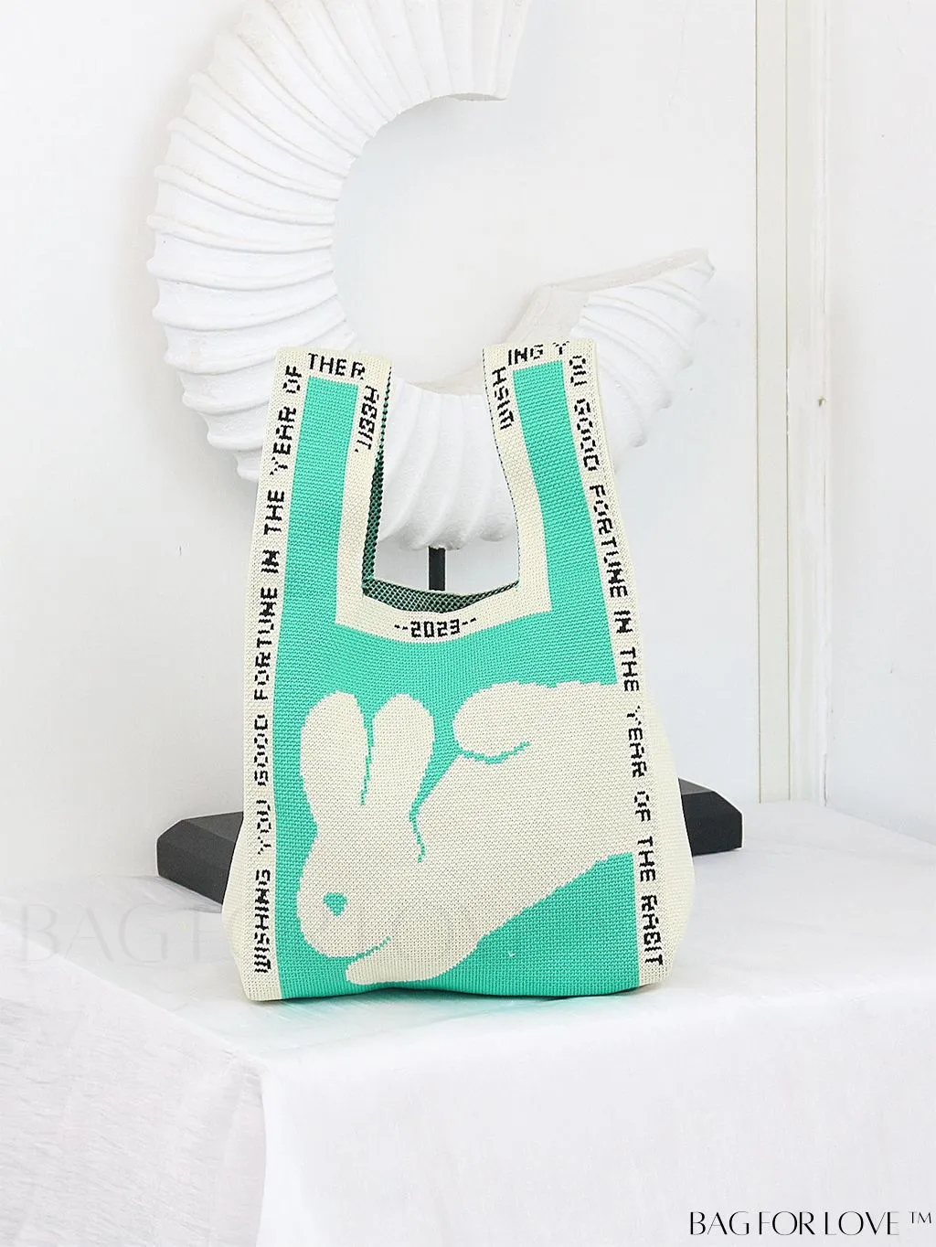 BagForLove - Chic Heart-shaped Contrast Tote: Fashionable Knitted Bag with a Pop of Color