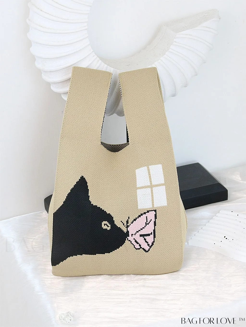 BagForLove - Chic Heart-shaped Contrast Tote: Fashionable Knitted Bag with a Pop of Color