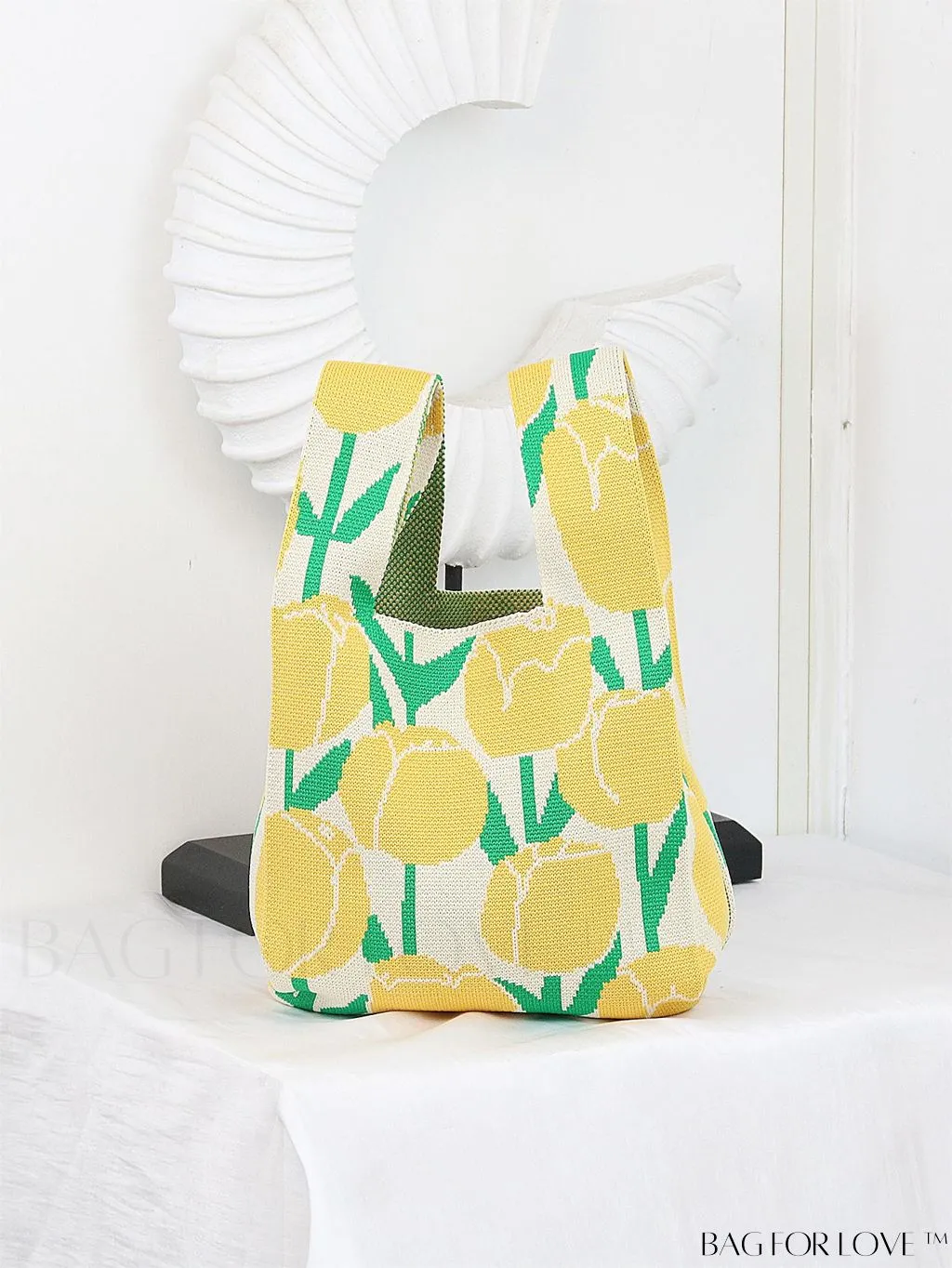 BagForLove - Chic Heart-shaped Contrast Tote: Fashionable Knitted Bag with a Pop of Color
