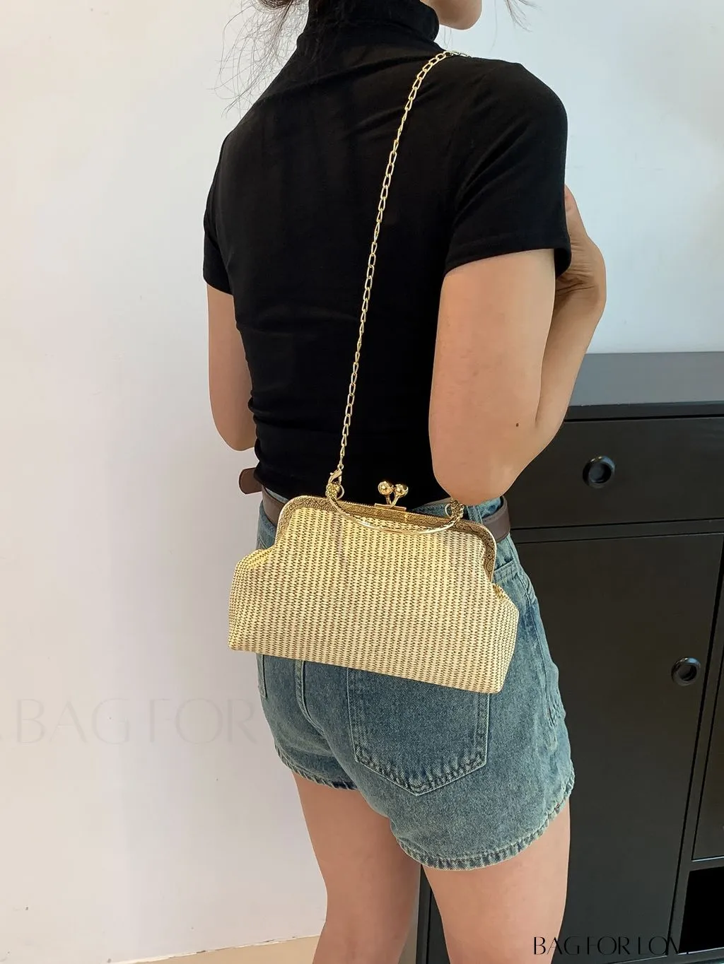 BagForLove - Chic Khaki Crossbody Handbag with Chain Strap - Effortlessly Fashionable and Versatile