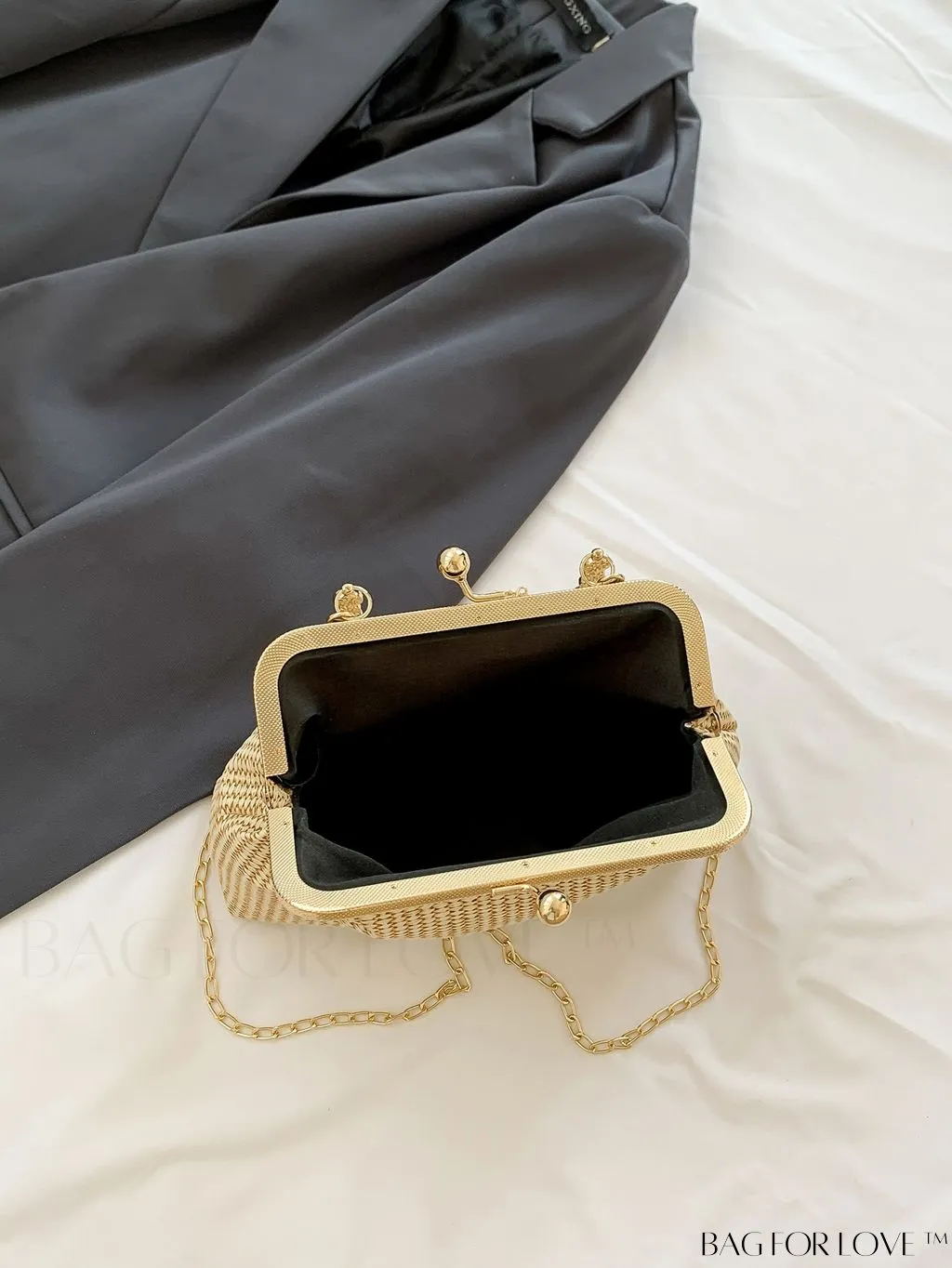 BagForLove - Chic Khaki Crossbody Handbag with Chain Strap - Effortlessly Fashionable and Versatile