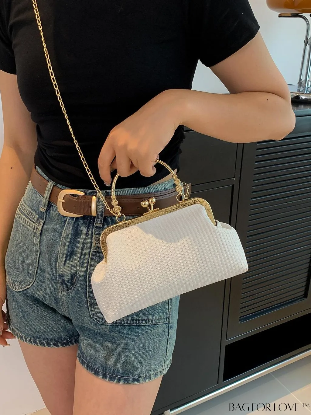 BagForLove - Chic Khaki Crossbody Handbag with Chain Strap - Effortlessly Fashionable and Versatile
