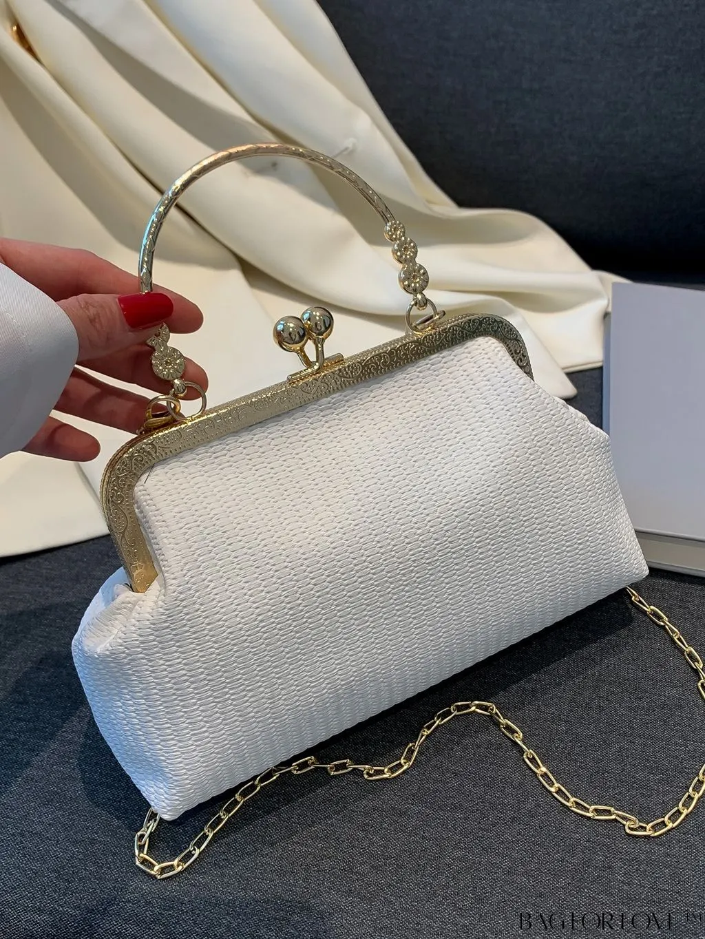 BagForLove - Chic Khaki Crossbody Handbag with Chain Strap - Effortlessly Fashionable and Versatile