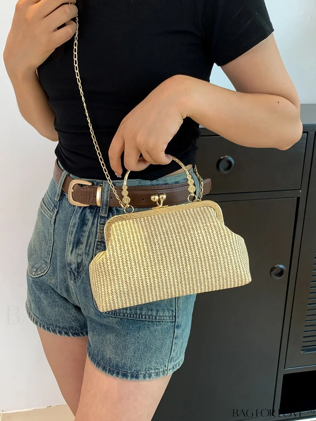 BagForLove - Chic Khaki Crossbody Handbag with Chain Strap - Effortlessly Fashionable and Versatile