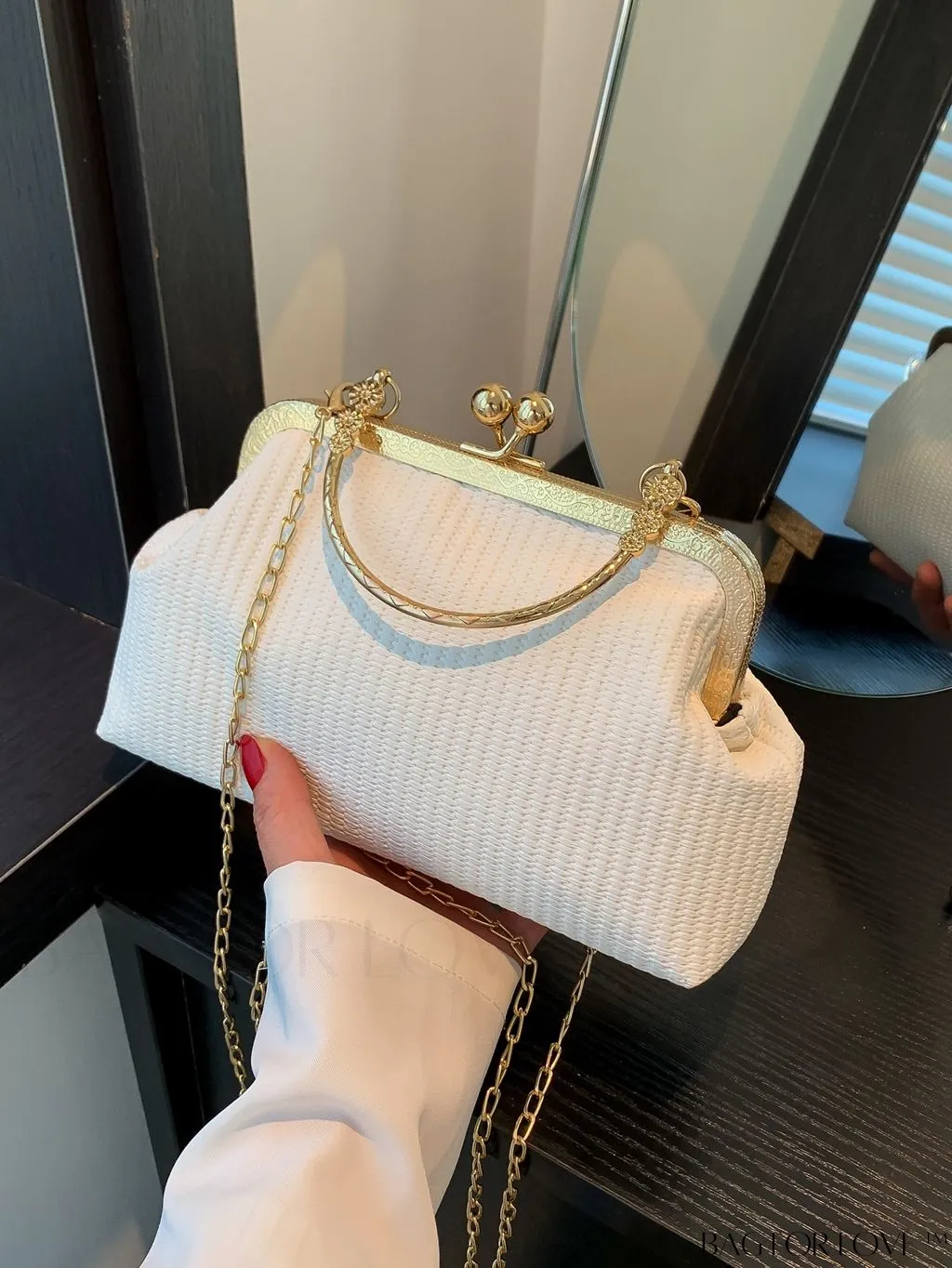 BagForLove - Chic Khaki Crossbody Handbag with Chain Strap - Effortlessly Fashionable and Versatile