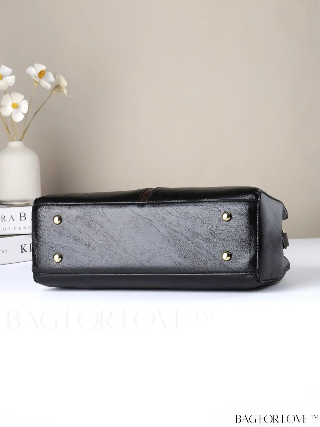 BagForLove - Chic Solid Color PU Leather Womens Handbag - A Fashionable Investment