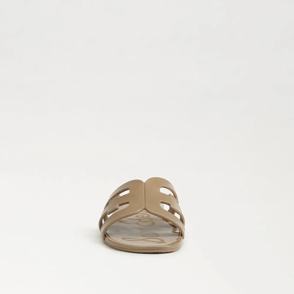 Bay Jelly Sandal in Amber Gold Metallic
