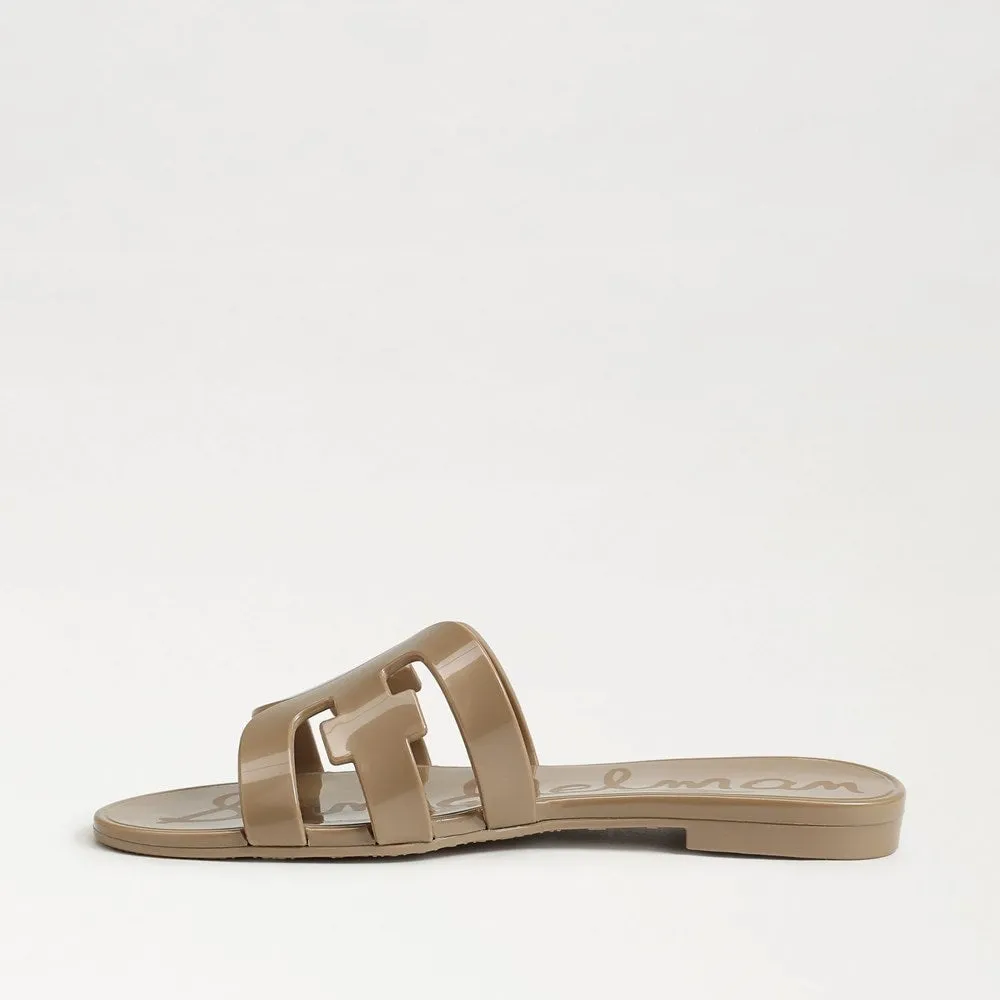 Bay Jelly Sandal in Amber Gold Metallic