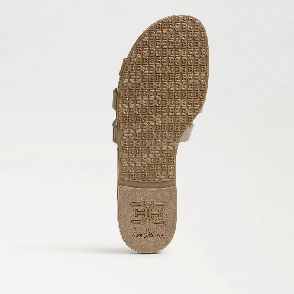 Bay Jelly Sandal in Amber Gold Metallic