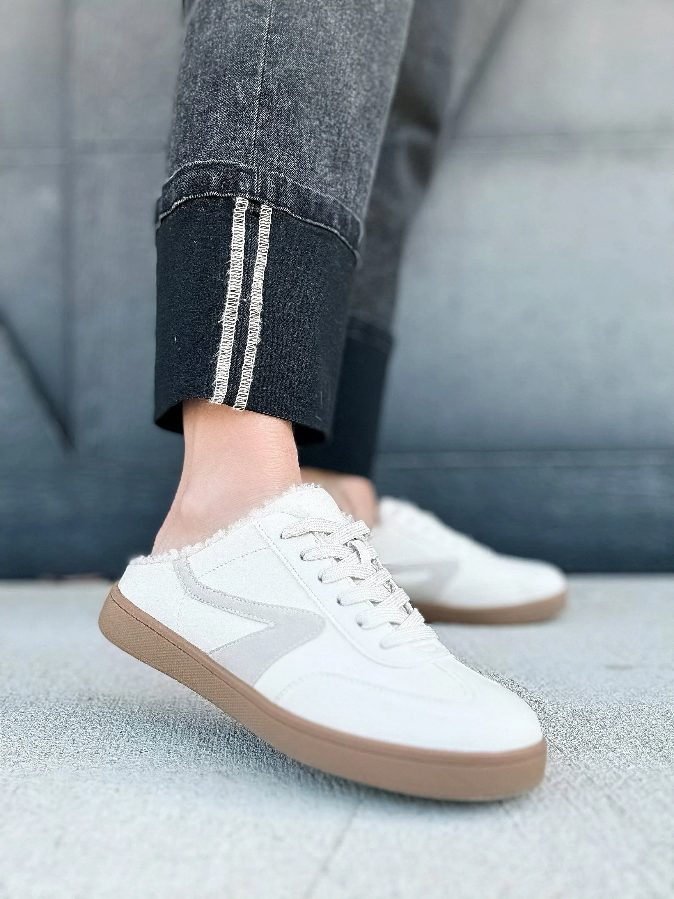 Dolce Vita Vitaly Sneakers In Beige Plush