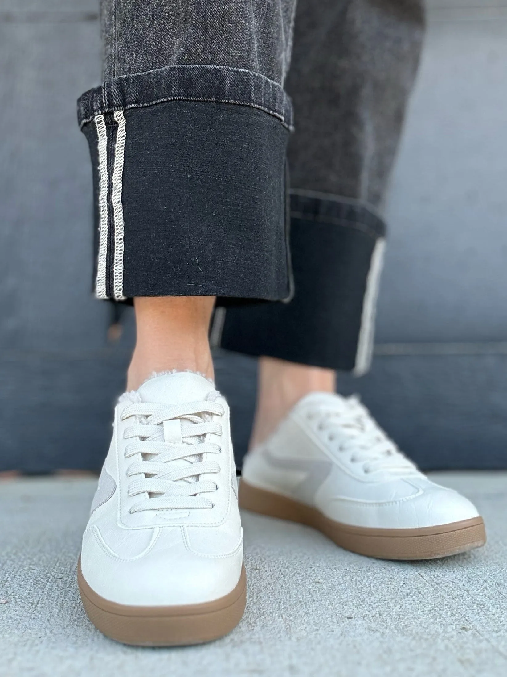 Dolce Vita Vitaly Sneakers In Beige Plush