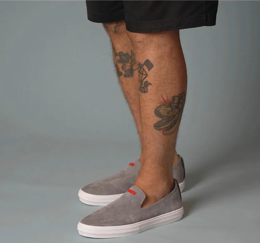 Glover / Dark Grey Pig Suede / White