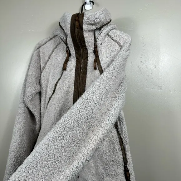 KUHL Women’s Flight Jacket Size Small Cream / White Stone in Small