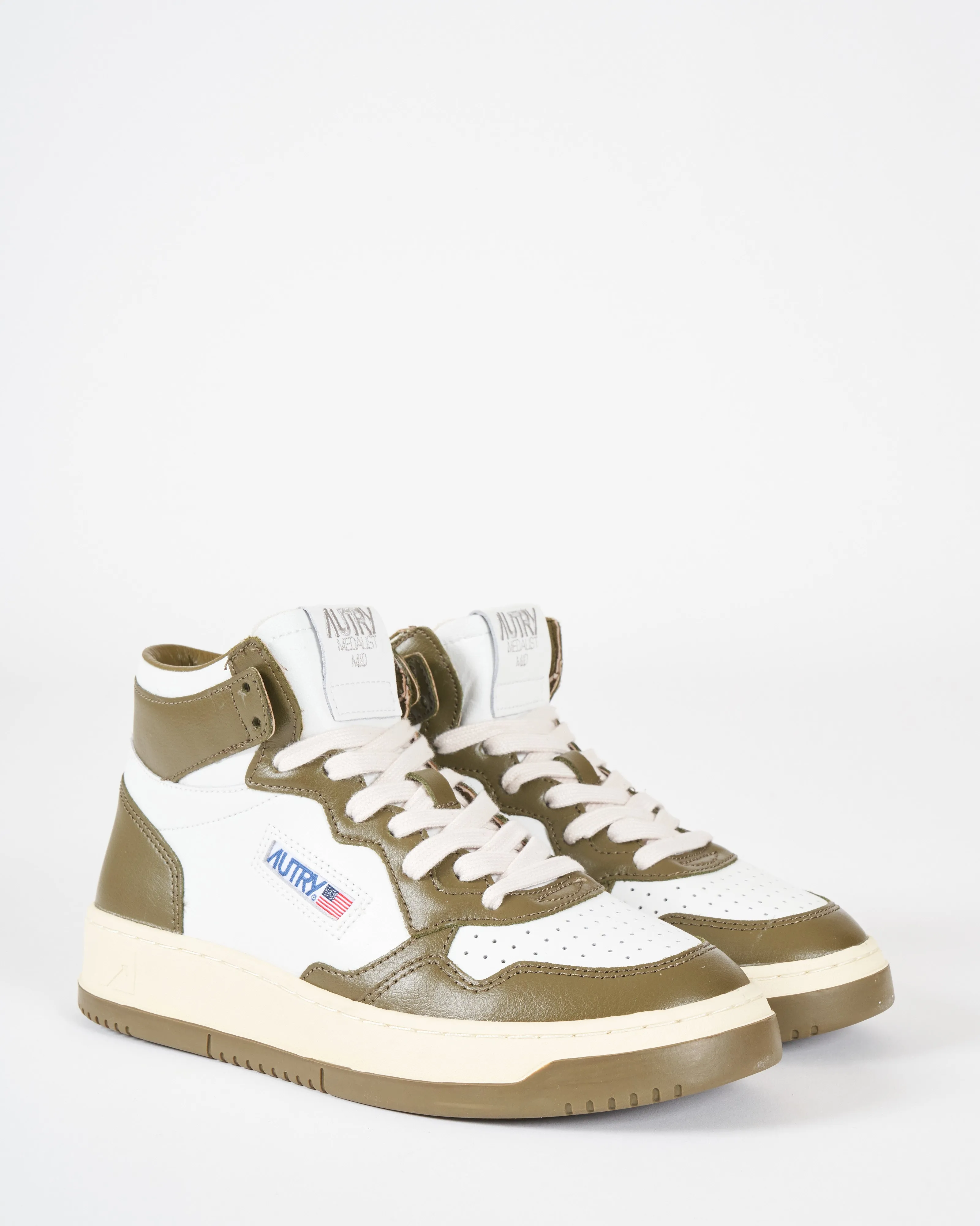 medalist mid wb33 sneaker - white/olive leather