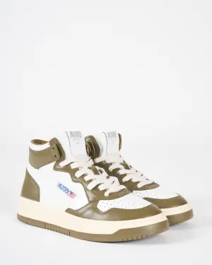 medalist mid wb33 sneaker - white/olive leather