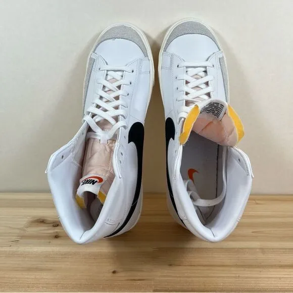NEW Nike Blazer Mid '77 Vintage sneakers Mens 10 White Black
