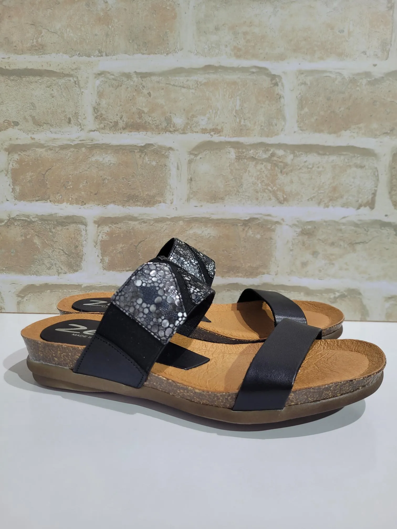 Resort Negro by Zeta