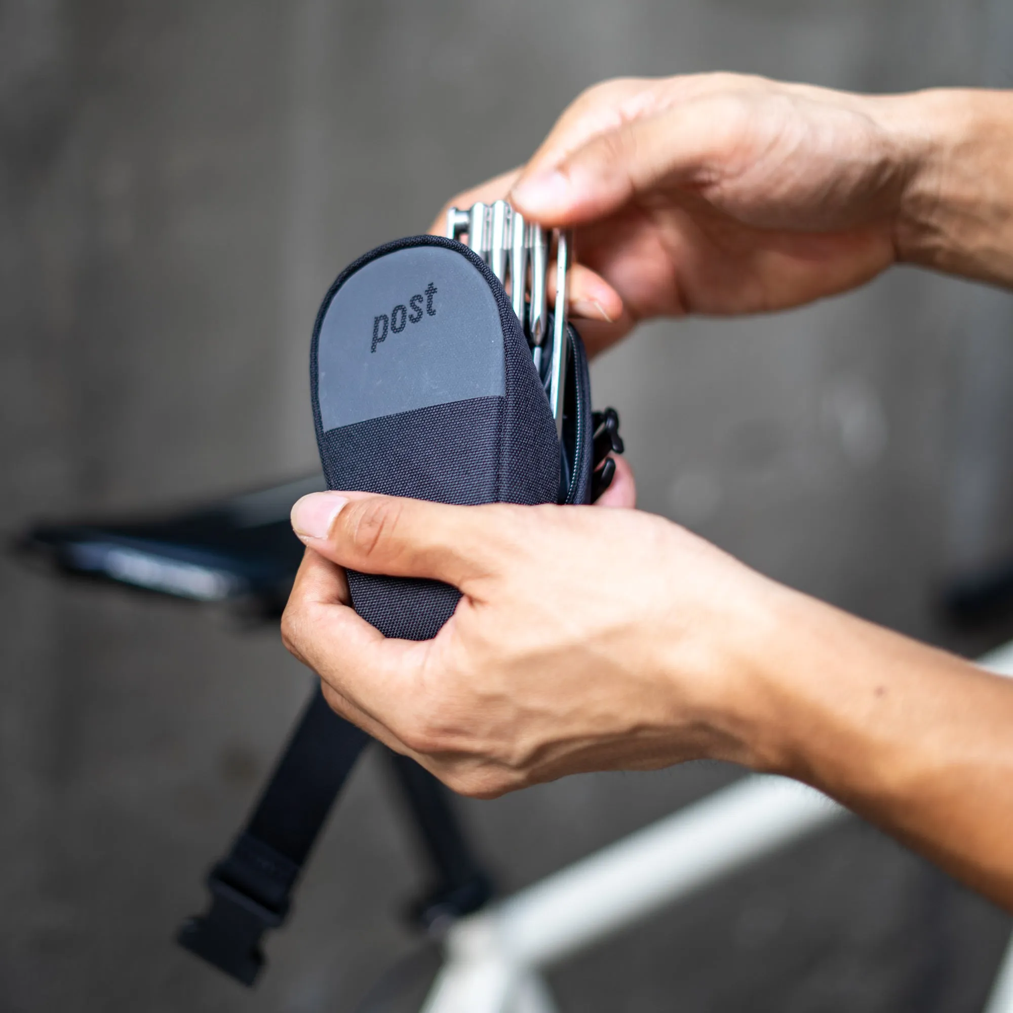 Saddle Bag - Navy/Reflective
